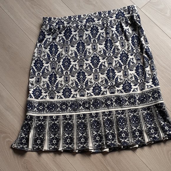 Max Studio Skirt - Picture 1 of 2